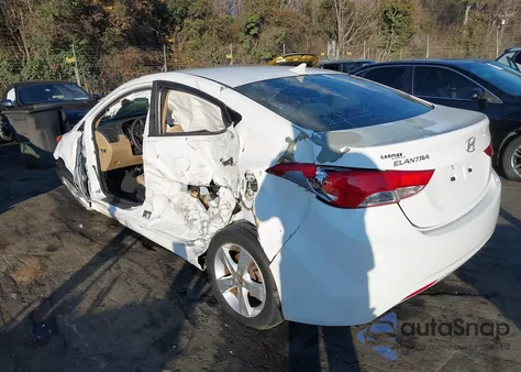 2013 Hyundai Elantra Gls z USA, uszkodzony, nr VIN 5NPDH4AE2DH268682